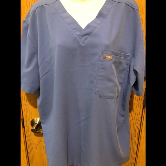 Figs Leon Blue Men’s Technical Collection V-Neck Short Sleeve Scrub Top 2 pocket - Picture 2 of 6